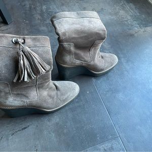 Tan taupe suede Aquaitalia ladies boots